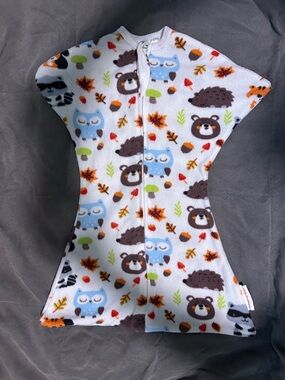 Sleeping baby transition swaddle